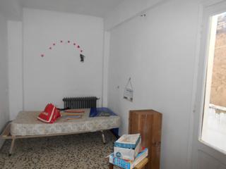 Casa a Tarazona. Se vende casa con jardin para reformar en san atilano