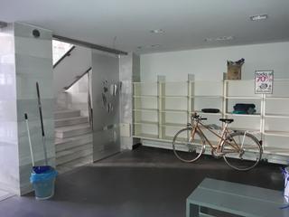 Local commercial à Avenida Valladolid - Barriada Yagüe. Se vende amplio local en soria