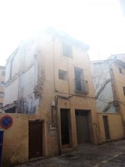 Casa a Tarazona. Se vende casa con local  2 apartamentos independientes