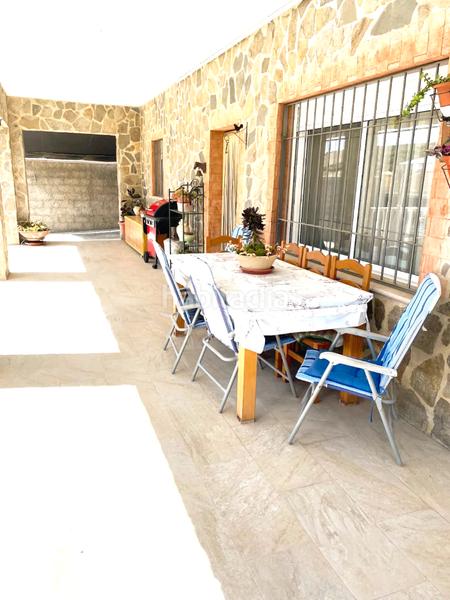 Foto d4af82d9-abca-4ed8-be91-a06a2cc067be. Chalet  independiente con piscina en Iznájar