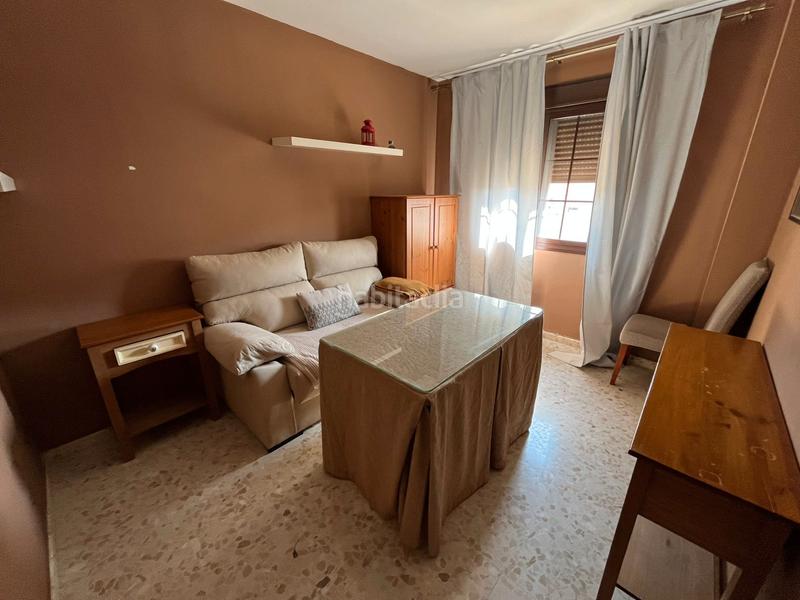 Foto 9fc33dc3-8435-4b6e-a794-5a07c3bb0abf. Zweistöckige wohnung mit heizung parking in Alameda