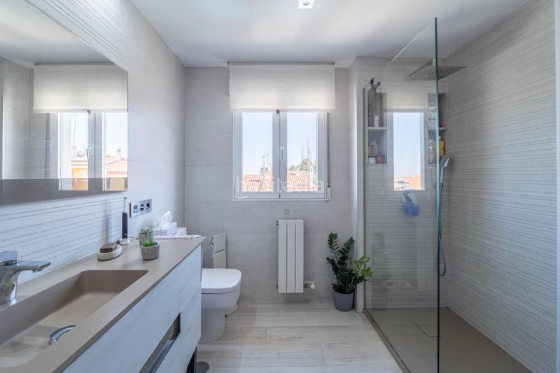 Foto e170a720-1352-40f4-8b03-83a140e9e581. Casa a schiera in calle calle veleta 16 in Villa de Otura