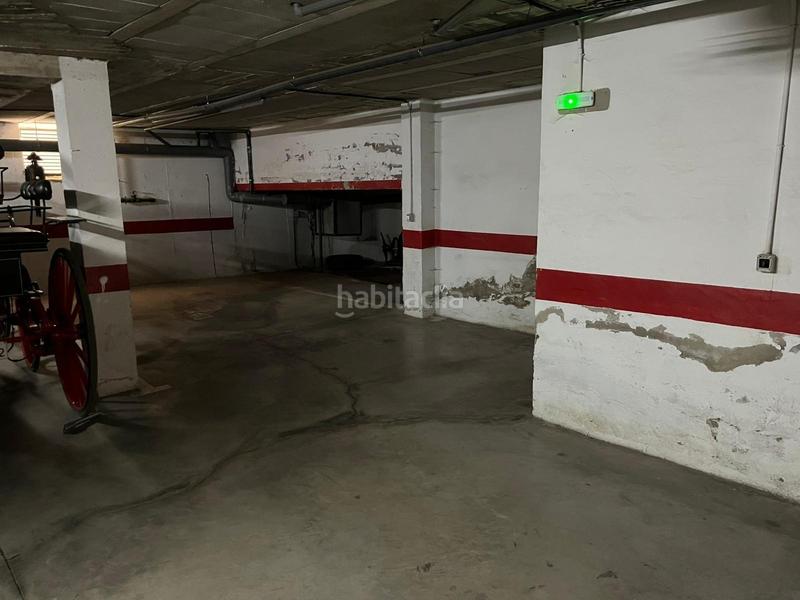 Foto 899f439d-d56a-4a2a-8550-2b37ec09863c. Parking voiture dans Camas