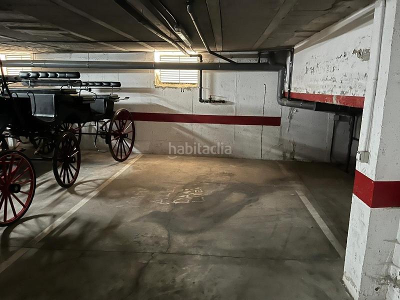 Foto aab0307e-8541-4e54-954a-fb0068f30bff. Parking voiture dans Camas