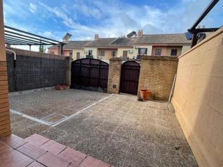 Casa adossada  Calle sor maría angeles querencio. Se vende espectacular chalet adosado en santiponce