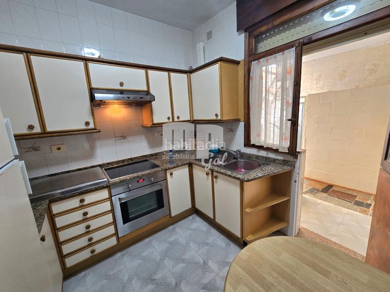 Foto 3a1238b9-4656-48d4-b295-601b2e4229f3. Casa adossada amb calefacció aparcament a Redondela