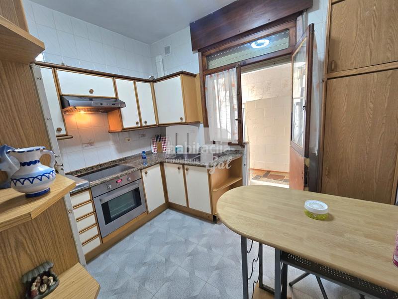 Foto e7533927-0519-4840-a0ee-ff22336a12ce. Casa adossada amb calefacció aparcament a Redondela