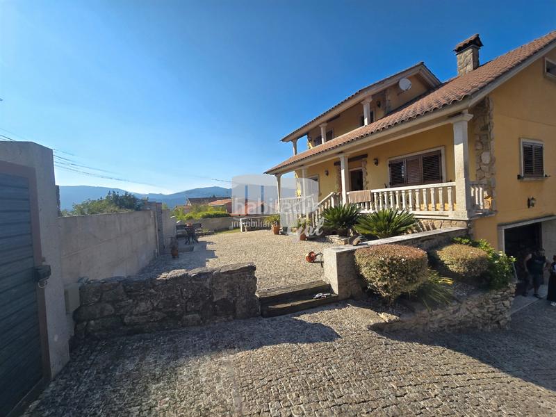 Foto 57450b59-d6d1-42bc-8155-30cff139b541. Chalet en camiño pazo de soutoxuste 21 casa con vistas al mar y acceso a calas en Redondela