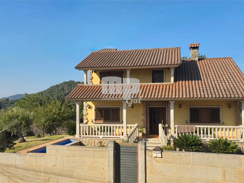 Foto b4d977ed-fe04-436c-96c8-d160bfb83ef0. Chalet en camiño pazo de soutoxuste 21 casa con vistas al mar y acceso a calas en Redondela