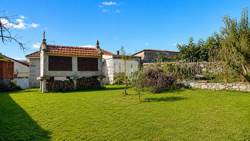 Foto 61342c32-d3d0-40f3-8d1c-ee475ea66540. Masia amb aparcament a Pazos de Borbén