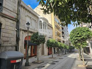 Pis a Rúa velázquez moreno 10. Vivienda para reformar junto a la plaza de compostela