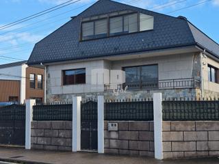 Chalet  Rúa macal. Amplia vivienda unifamiliar con piscina climatizada en castrelos