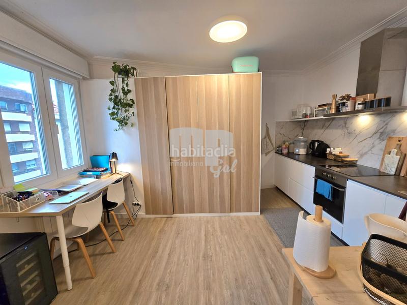 Foto d27cbb6d-8412-457b-af17-fd82f54acbcc. Piso en Plaza España - Corte Inglés Vigo