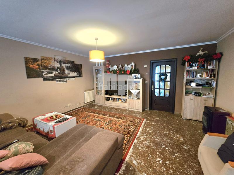 Foto 015f2635-621e-48ee-9302-7b82120b6944. Semi detached house with fireplace heating parking in Vigo