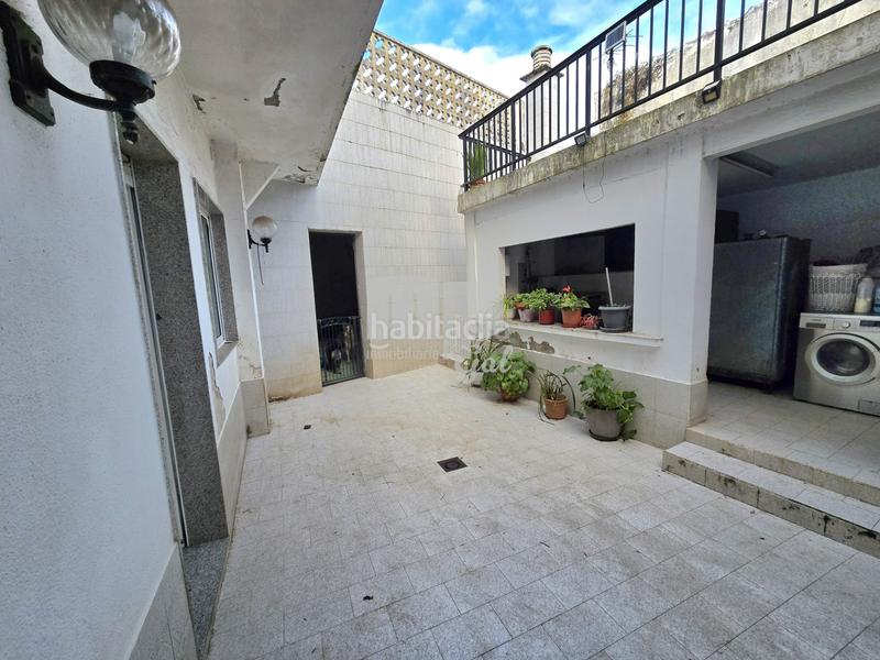 Foto 79b8618c-454d-45d3-841b-901b50b58f74. Semi detached house with fireplace heating parking in Vigo