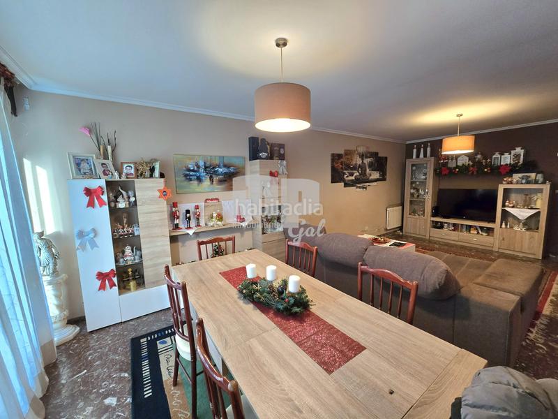 Foto 81c662af-c679-4702-87be-b487fde66db2. Semi detached house with fireplace heating parking in Vigo