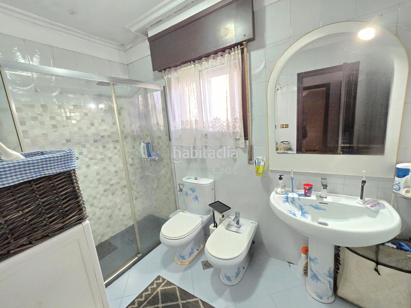 Foto 833b3346-47b1-4b0a-8089-de6f473bbf2c. Semi detached house with fireplace heating parking in Vigo