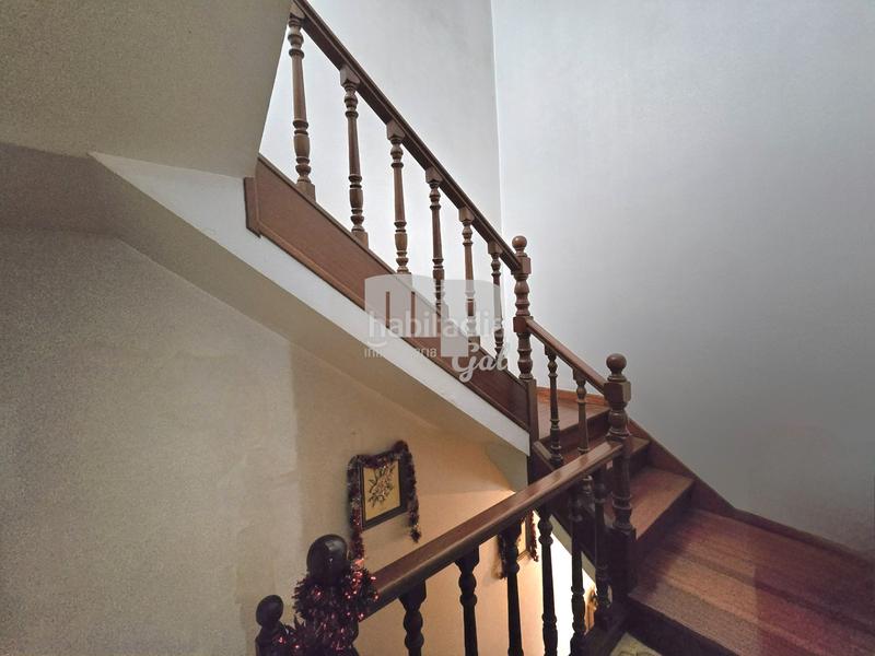 Foto a0bfb33a-eb08-40a3-8c2d-d82d32ee4740. Semi detached house with fireplace heating parking in Vigo