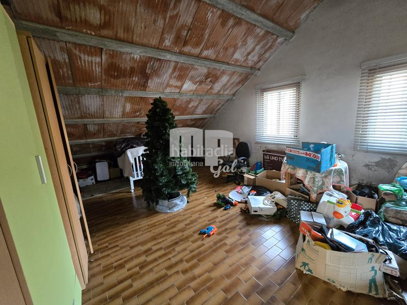 Foto e03be438-13f0-4e14-a501-8e9a351486b7. Semi detached house with fireplace heating parking in Vigo