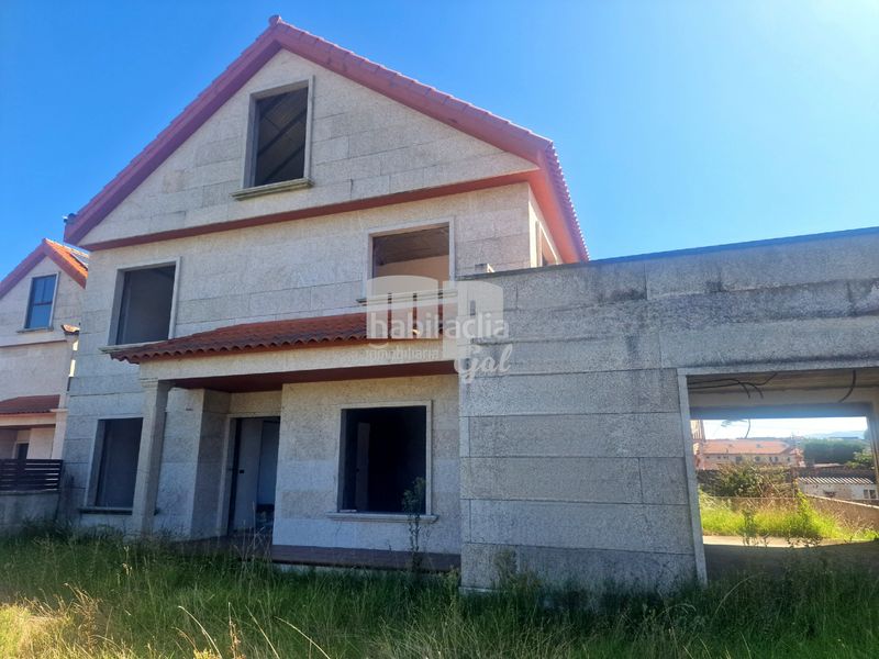 Foto 0809880a-ebdd-4e95-a068-1459bba843f2. Towny house with parking in Baiona