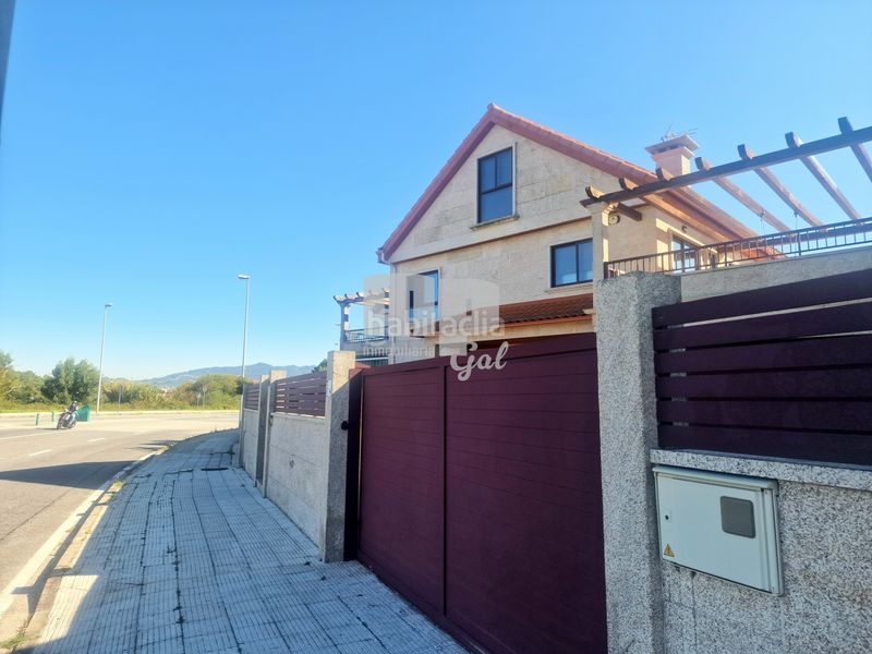 Foto 6a4d03a4-5250-4273-a77e-aab672fab054. Towny house with parking in Baiona