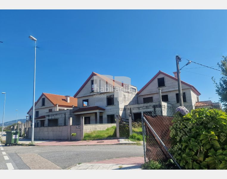 Foto c3ec8f5c-bd09-46cc-b6cd-d3f3dd68377f. Towny house with parking in Baiona