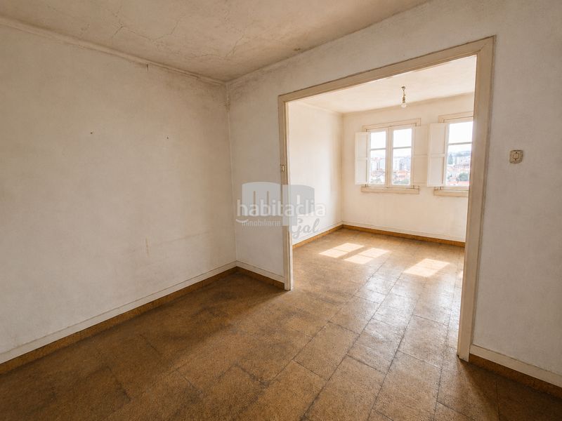 Foto b1e1baed-347d-47a1-9ebd-8693be75c0eb. Edifici a Teis Vigo