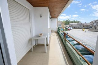 Flat  Praza igrexa