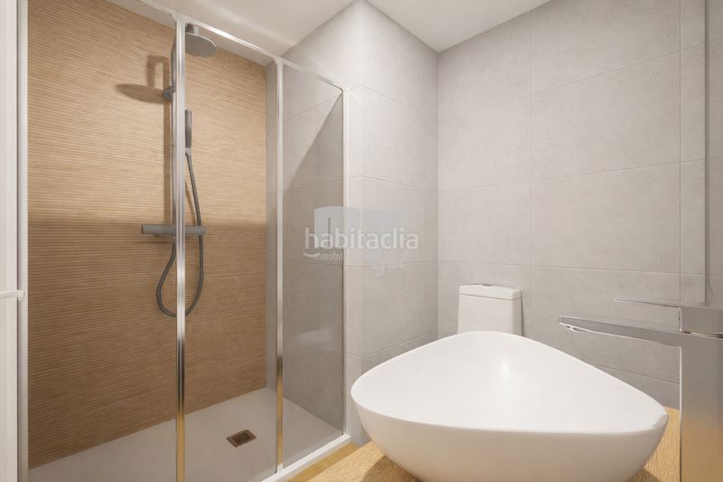 Foto 928732be-b242-4e94-bb67-e13d80231b80. Pis a Plaza de la industria Vigo