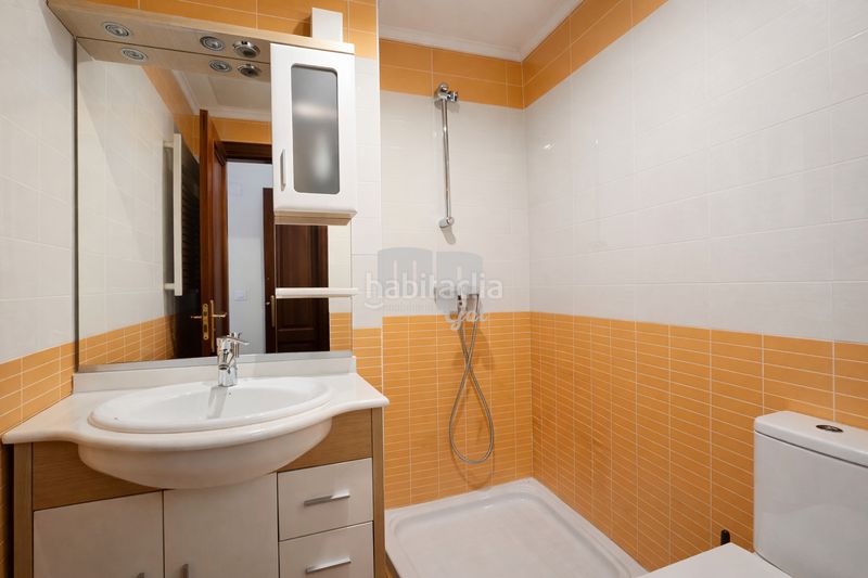 Foto 805f0a9e-193b-49f1-9a7b-b1fc5d9ef034. Piso en travesía de Vigo - san xoán Vigo