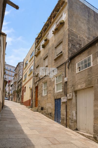 Foto 30b24445-3660-47e4-ba0e-c180f4d0e6c1. Edificio en Casco Vello Vigo