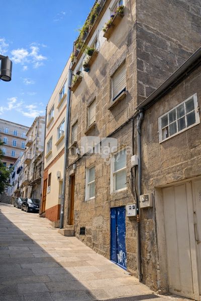 Foto 349f1406-81cd-41a5-ba30-f2da14e35a36. Edifici a Casco Vello Vigo