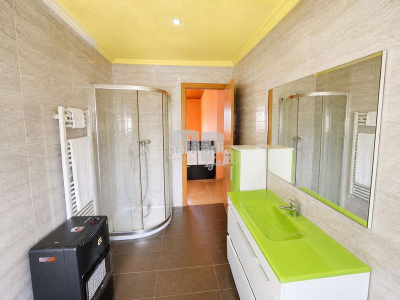 Foto db0d26ef-3652-460a-8497-d9c50be9446c. Chalet avec chauffage parking dans Redondela