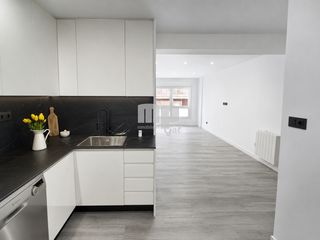 Flat  Avenida buenos aires. Piso totalmente reformado en avda buenos aires