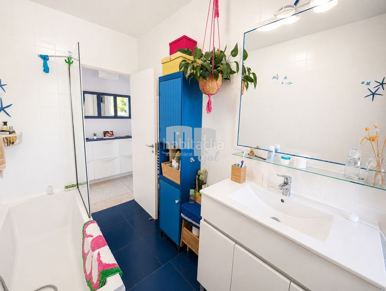 Foto bbd71849-9a79-4f23-85c9-6ff6b0ace549. Casa amb calefacció aparcament a Darbo Cangas