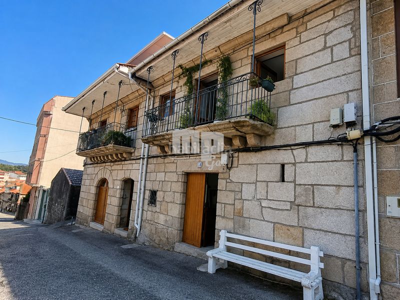Foto b827ffb6-aa1b-4c42-8801-9e17ef197678. Casa adossada a Redondela