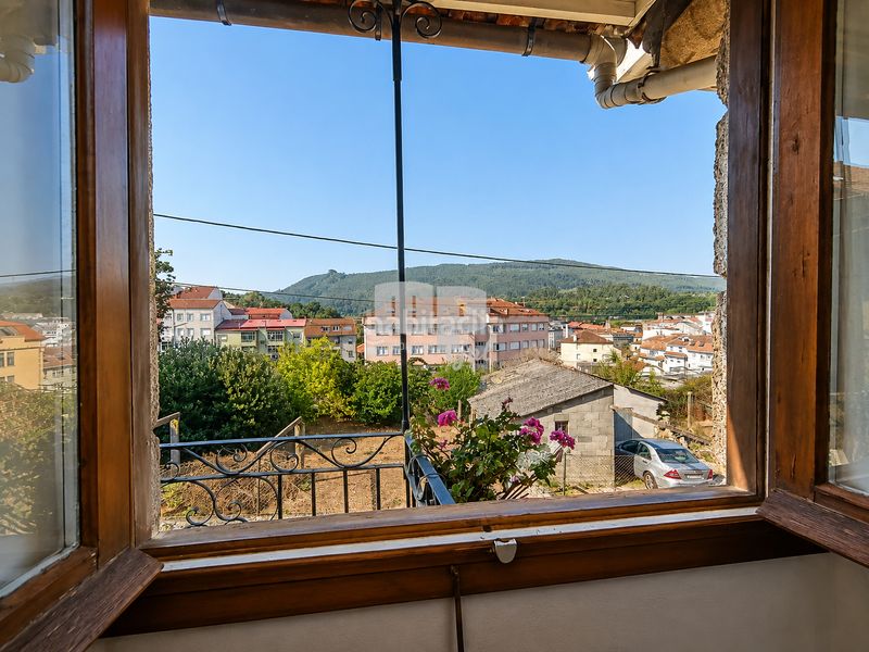 Foto c24a5862-cf4d-471f-90e7-17ff3fa3f38c. Casa adossada a Redondela
