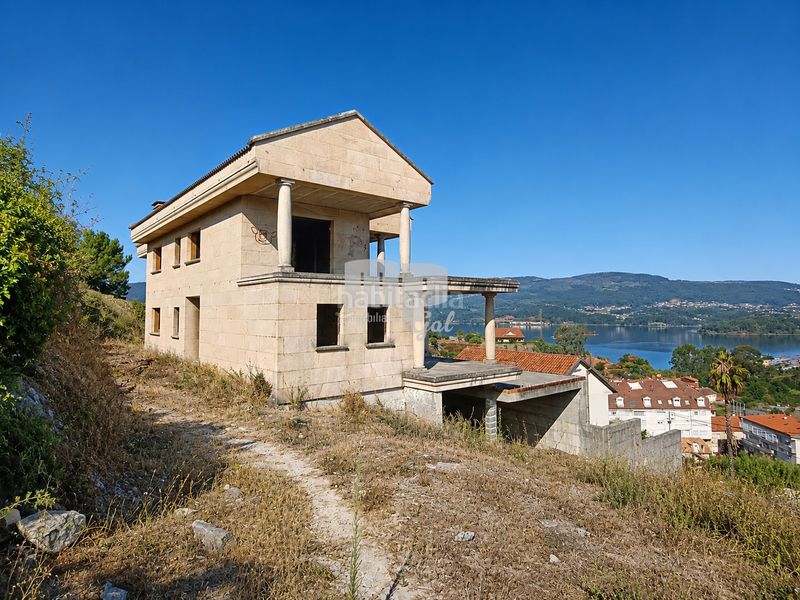 Foto fc4ea6f6-5f56-42b9-bf18-ddf0def0d15b. Chalet in rúa fonte da xesteira 75c in Soutomaior