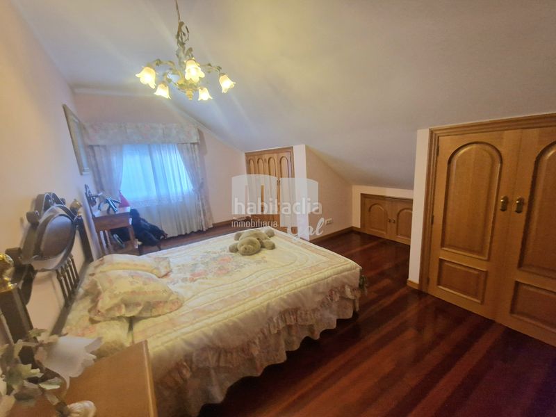 Foto 0fbb5edb-d0ea-40a0-b239-5e4dc5fc10a2. Chalet with fireplace heating parking in Sardoma - Castrelos Vigo