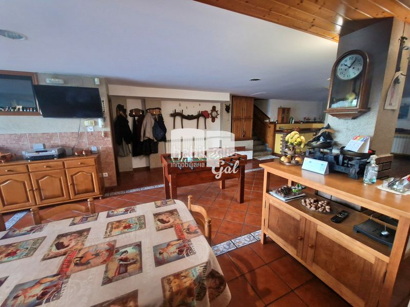 Foto 1cbfa871-0aeb-47b4-b892-dc5b696464eb. Chalet with fireplace heating parking in Sardoma - Castrelos Vigo