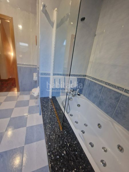 Foto 2c116f60-41c4-48a3-a288-8f02571dc684. Chalet with fireplace heating parking in Sardoma - Castrelos Vigo