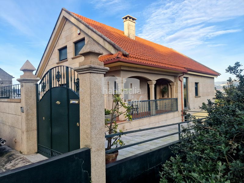 Foto b098f8ac-886b-45d9-b351-13d76ef39ef8. Chalet with fireplace heating parking in Sardoma - Castrelos Vigo