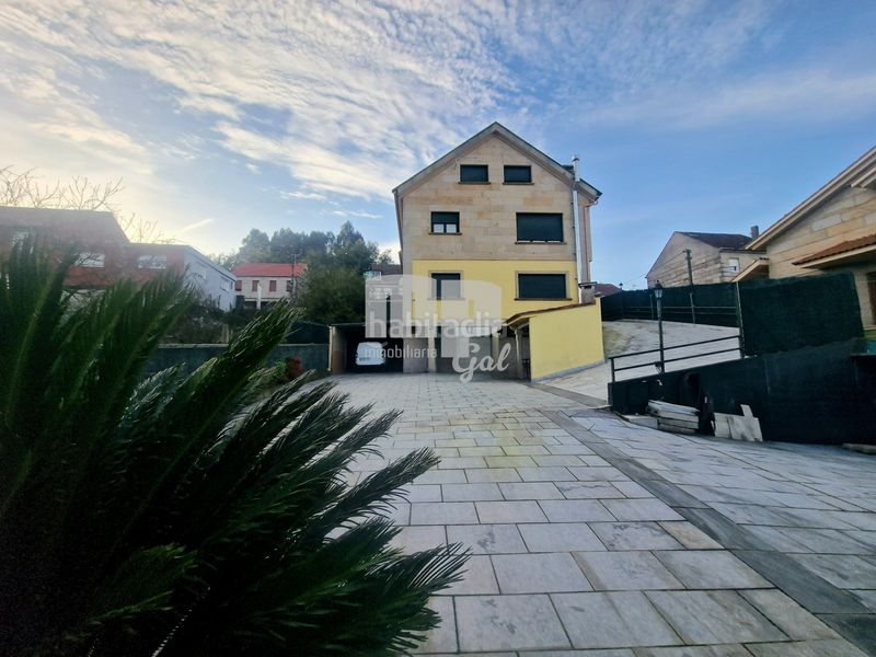 Foto c4b87c12-6e4f-4956-8281-de0cbf1bd107. Chalet with fireplace heating parking in Sardoma - Castrelos Vigo