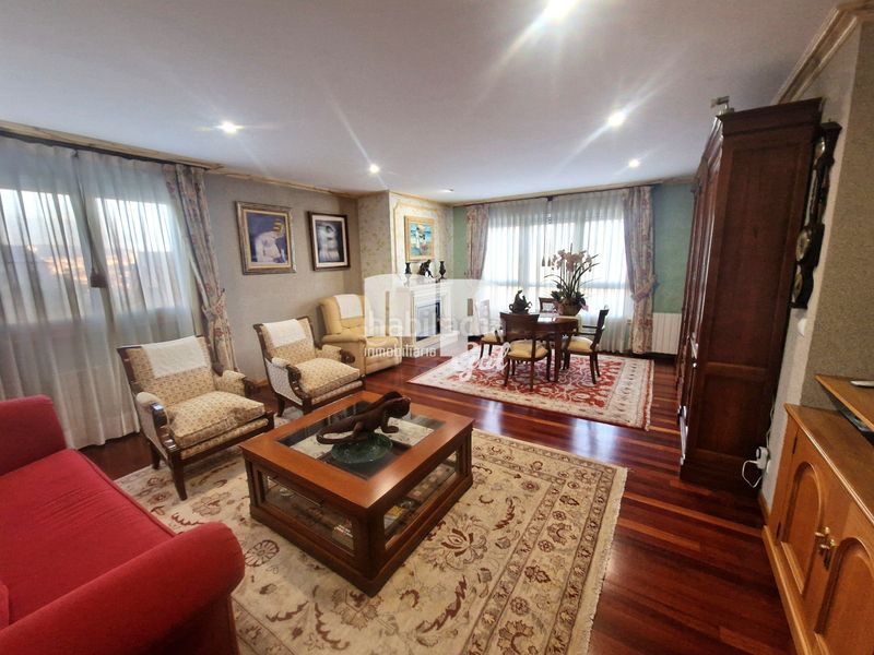 Foto d4c8a815-4755-4c8f-b005-502029626ea8. Chalet with fireplace heating parking in Sardoma - Castrelos Vigo