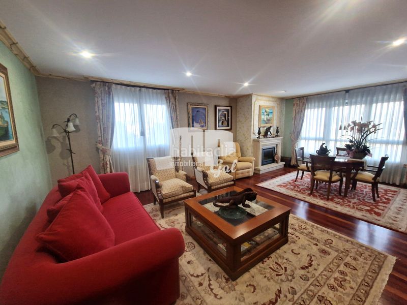 Foto fb2c6fa4-427b-4afc-94ac-57bebf90c5dd. Chalet with fireplace heating parking in Sardoma - Castrelos Vigo