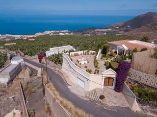 Xalet a Camino finca chigora 37. ?? finca única en guía de isora – vivienda con piscina, agua pro