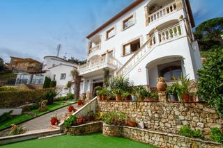 Casa  Carrer del castanyer. Villa ophelia  elegancia y vistas al mar en platja daro
