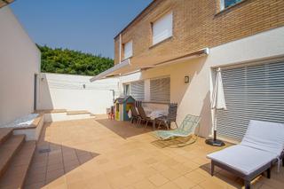 Maison jumelée  Cl galceran de requesens. Casa familiar en calonge pueblo  vivienda práctica con terraza p
