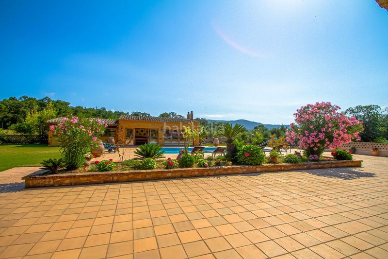 Foto b9f28f27-1c2a-464c-818d-e6d0e3f223ec. Masia amb calefacció piscina a Cabanyes-Mas Ambrós-Mas Pallí Calonge