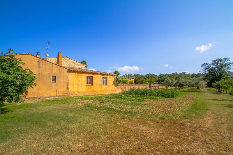 Foto f5cca65d-e2f0-4b56-b1bb-54634c25206c. Masia amb calefacció piscina a Cabanyes-Mas Ambrós-Mas Pallí Calonge